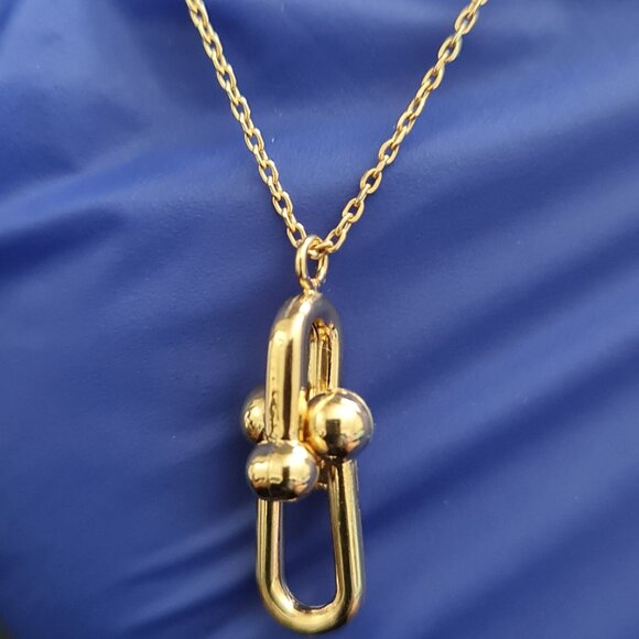 18k gold chain with inseparable hardware pendant - Picture 14 of 16